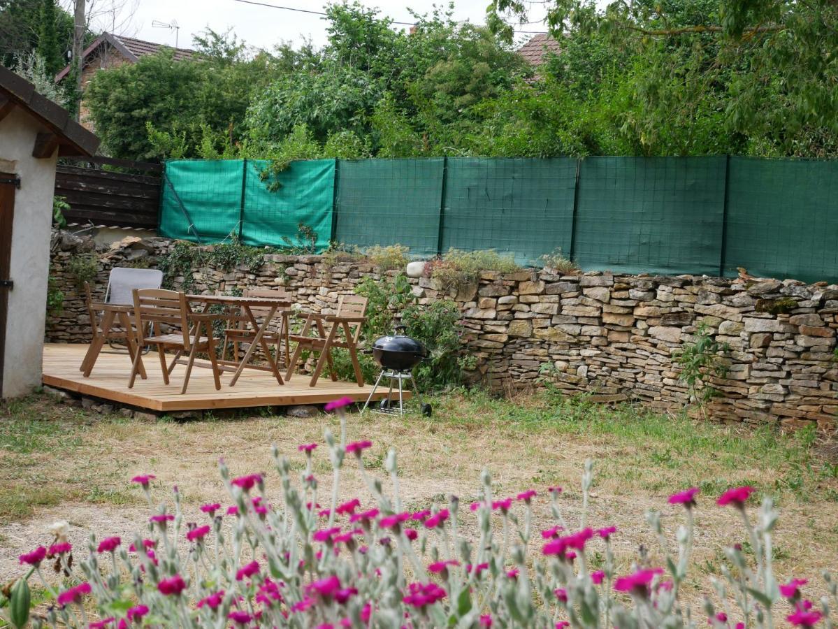 Gite Du Lavoir Leyrieu Eksteriør billede