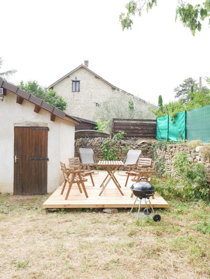 Gite Du Lavoir Leyrieu Eksteriør billede
