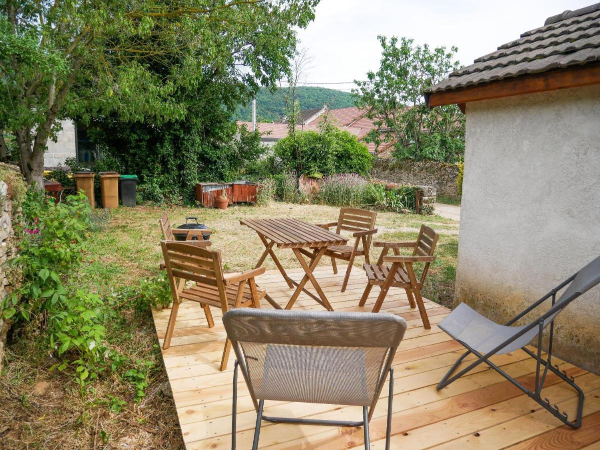 Gite Du Lavoir Leyrieu Eksteriør billede